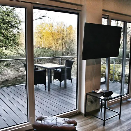 Kinzigloft Mit Blick Auf Den Fluss ゲルンハウゼン