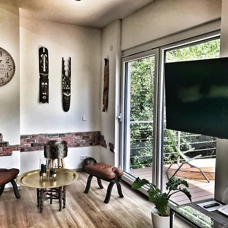 Kinzigloft Mit Blick Auf Den Fluss * ゲルンハウゼン